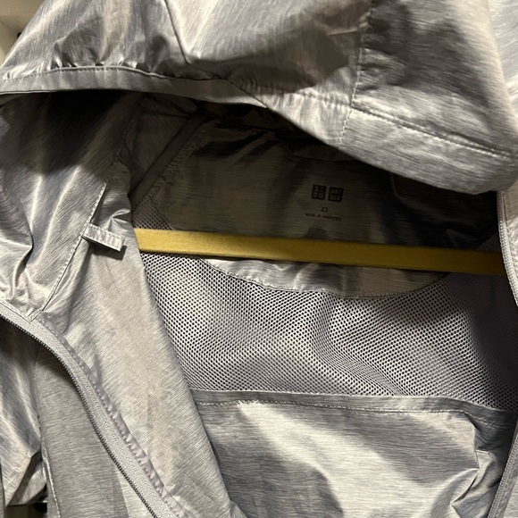 UNIQLO Pocketable Wind Breaker XS - Picture 10 of 15